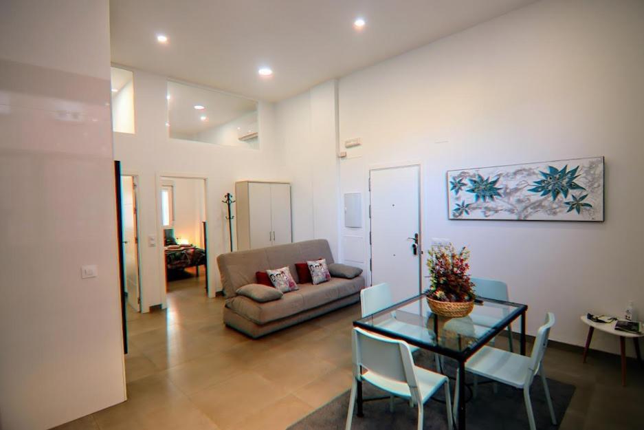 דירות סביליה Luminoso Apartamento En El Corazon De Triana מראה חיצוני תמונה